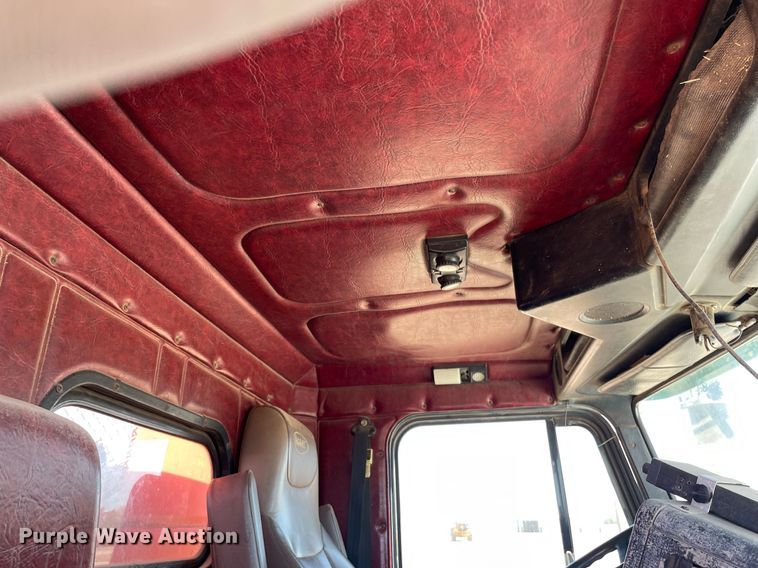 image for item MS9576 1995 Freightliner FLD120  manure spreader truck