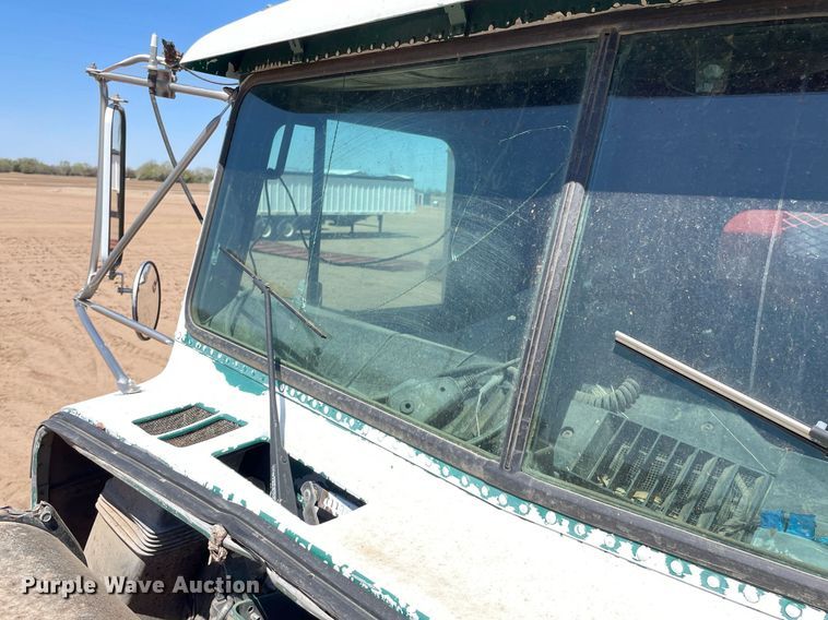 image for item MS9576 1995 Freightliner FLD120  manure spreader truck