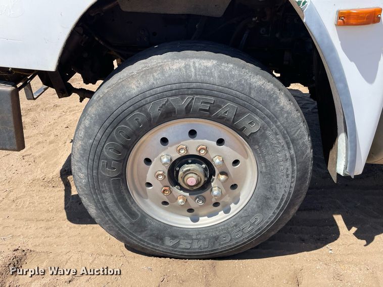 image for item MS9576 1995 Freightliner FLD120  manure spreader truck