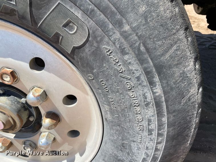 image for item MS9576 1995 Freightliner FLD120  manure spreader truck