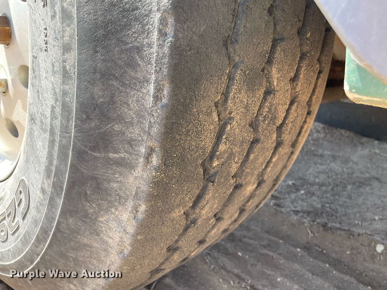 image for item MS9576 1995 Freightliner FLD120  manure spreader truck