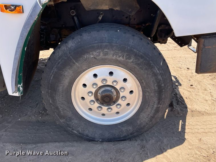 image for item MS9576 1995 Freightliner FLD120  manure spreader truck