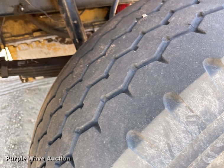 image for item MS9576 1995 Freightliner FLD120  manure spreader truck