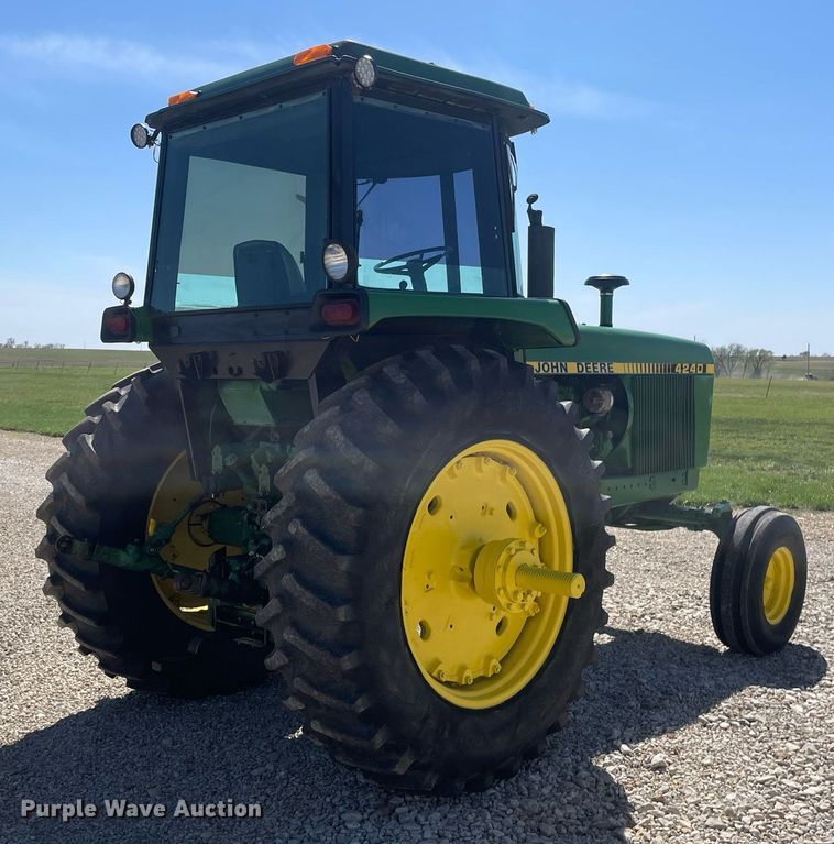 image for item MS9578 John Deere 4240  tractor