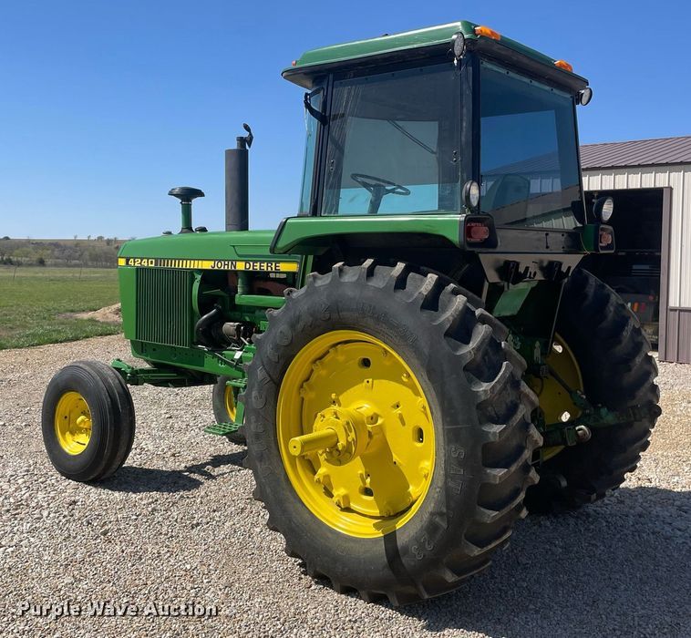 image for item MS9578 John Deere 4240  tractor