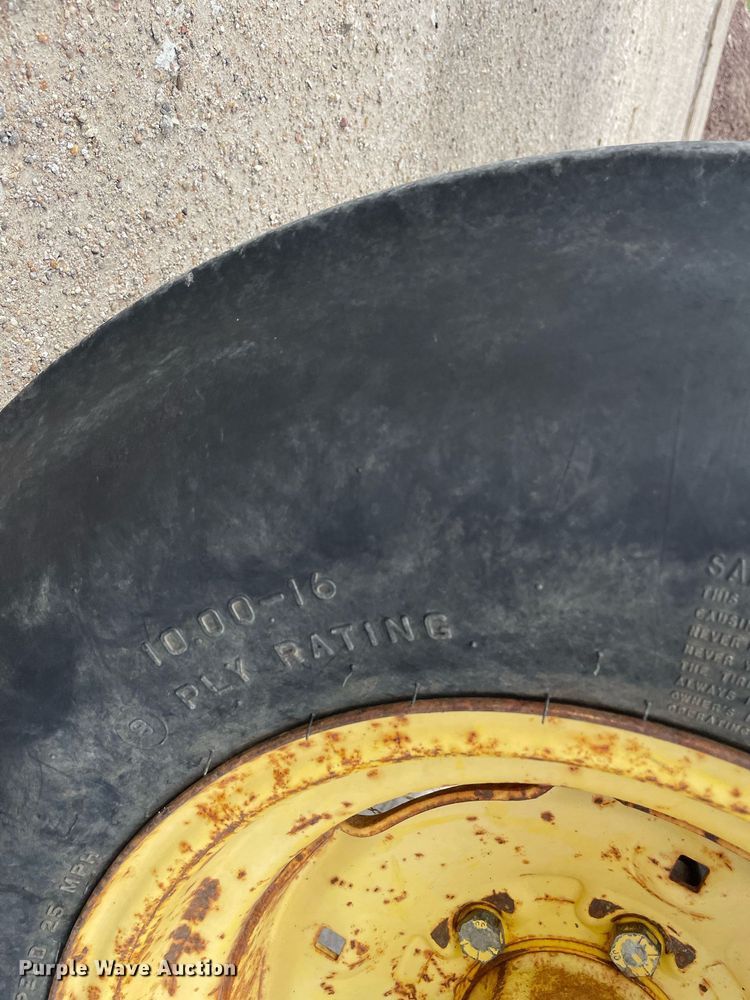 image for item MS9631 1972 John Deere 4320  tractor