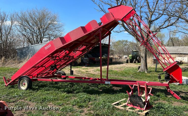image for item MY9718 Kuhn  bale accumulator