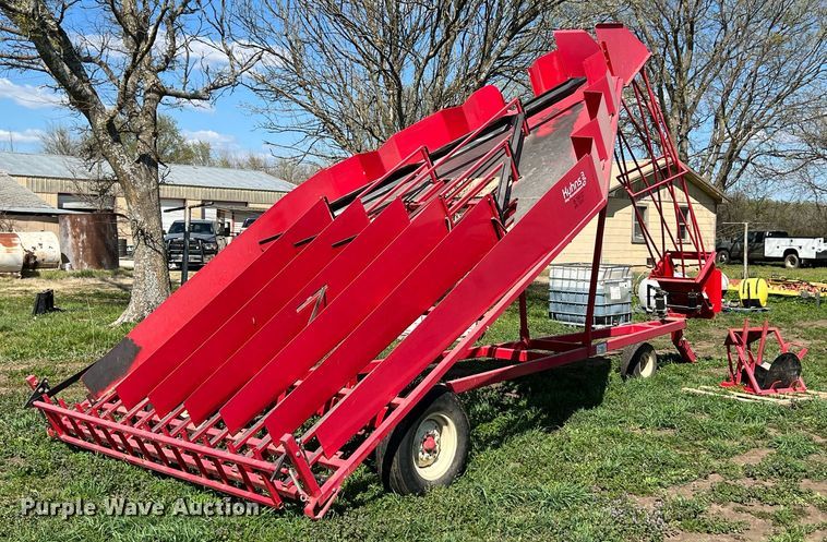 image for item MY9718 Kuhn  bale accumulator
