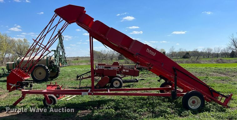 image for item MY9718 Kuhn  bale accumulator