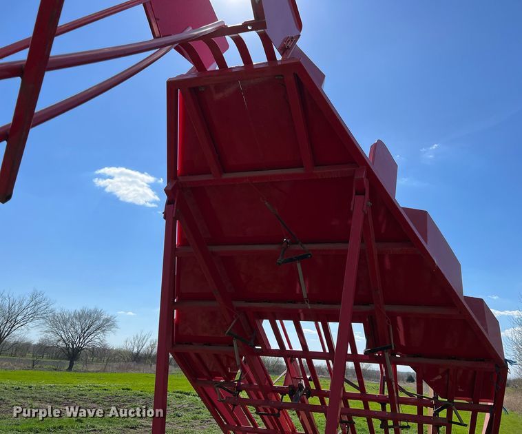 image for item MY9718 Kuhn  bale accumulator