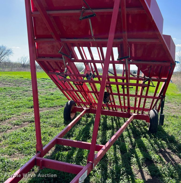 image for item MY9718 Kuhn  bale accumulator