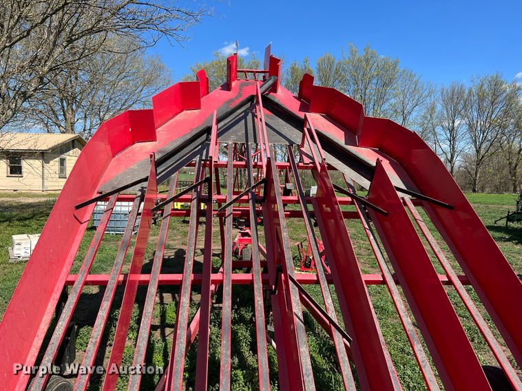 image for item MY9718 Kuhn  bale accumulator