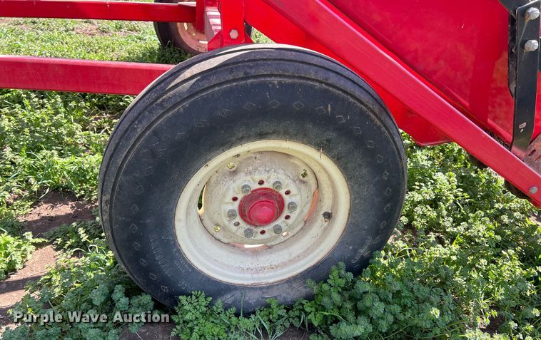 image for item MY9718 Kuhn  bale accumulator