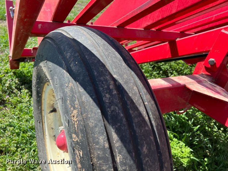 image for item MY9718 Kuhn  bale accumulator