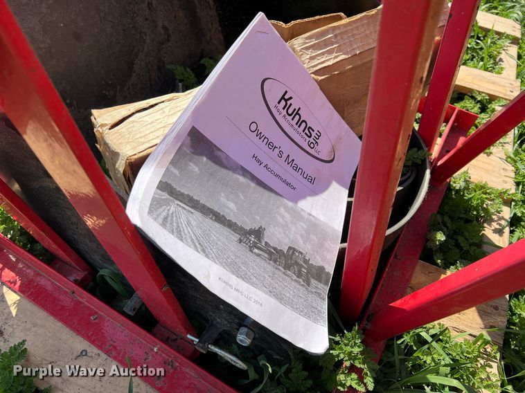 image for item MY9718 Kuhn  bale accumulator