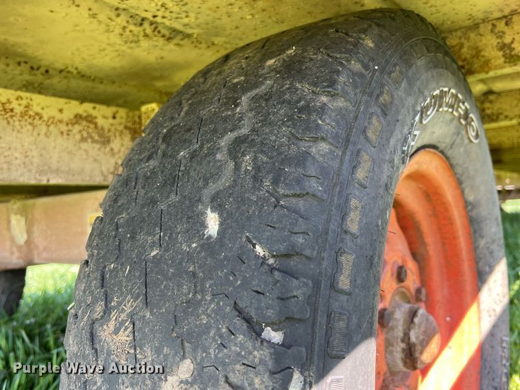 image for item MY9720 Hay trailer