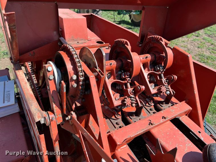 image for item MY9725 Hesston 4570  small square baler