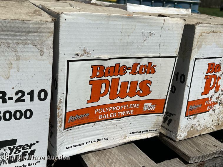 image for item MY9725 Hesston 4570  small square baler