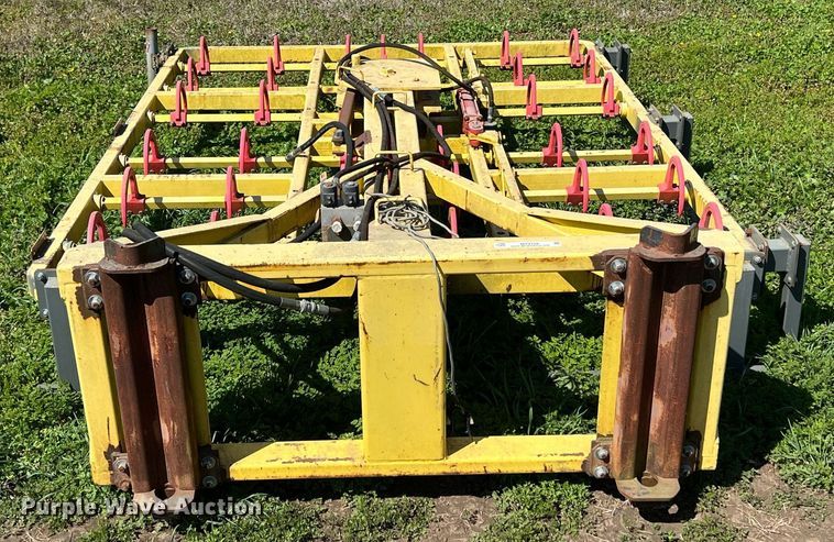 image for item MY9729 Skid steer bale accumulator grapple