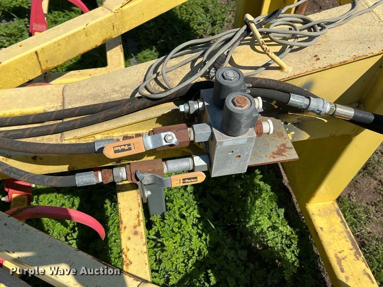 image for item MY9729 Skid steer bale accumulator grapple