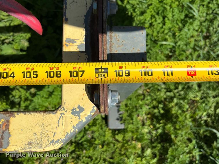 image for item MY9729 Skid steer bale accumulator grapple