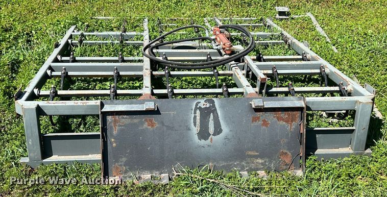 image for item MY9730 Skid steer bale accumulator grapple