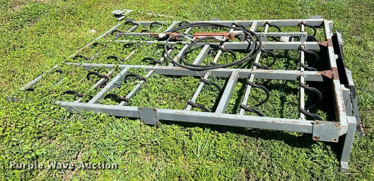 image for item MY9730 Skid steer bale accumulator grapple