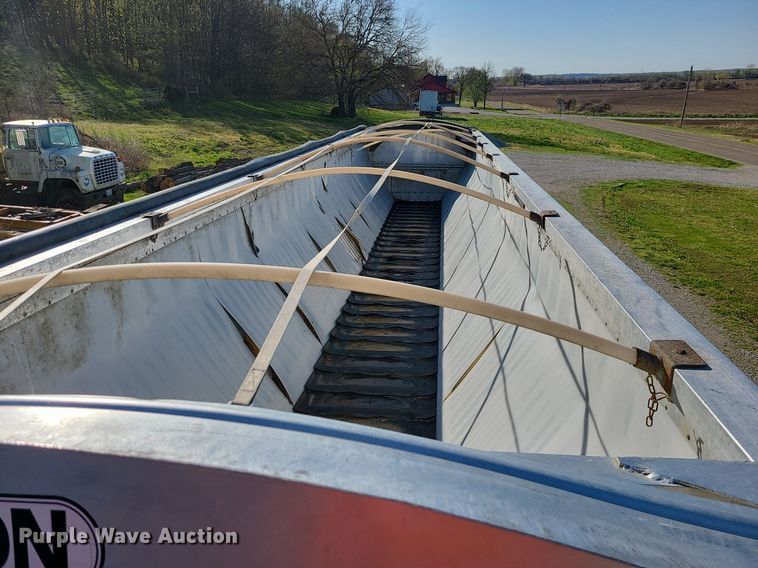 image for item DC6148 2010 Wilson DWBT-650  live bottom trailer