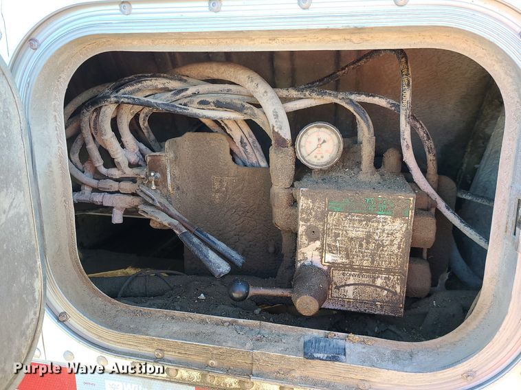 image for item DC6148 2010 Wilson DWBT-650  live bottom trailer