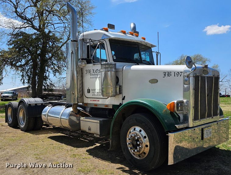 image for item DK1739 1997 Peterbilt 378  semi truck