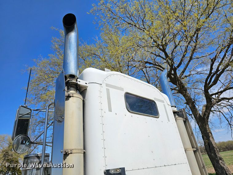 image for item DK1739 1997 Peterbilt 378  semi truck