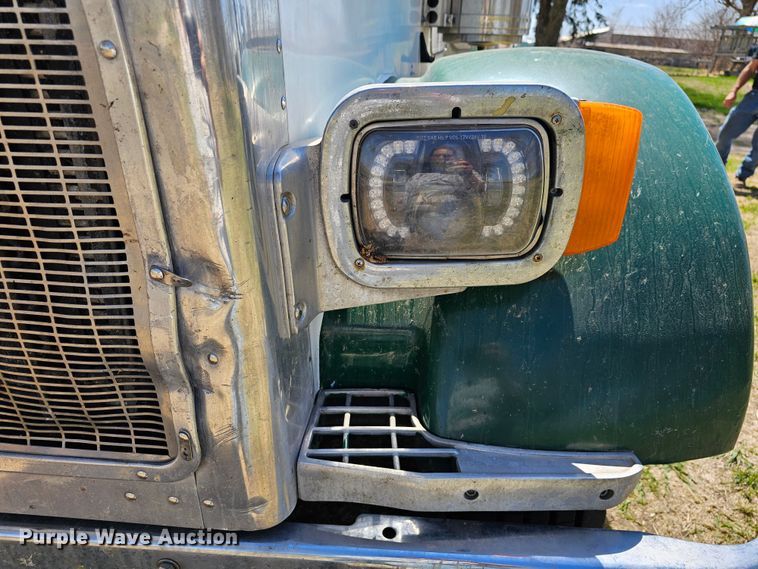 image for item DK1739 1997 Peterbilt 378  semi truck