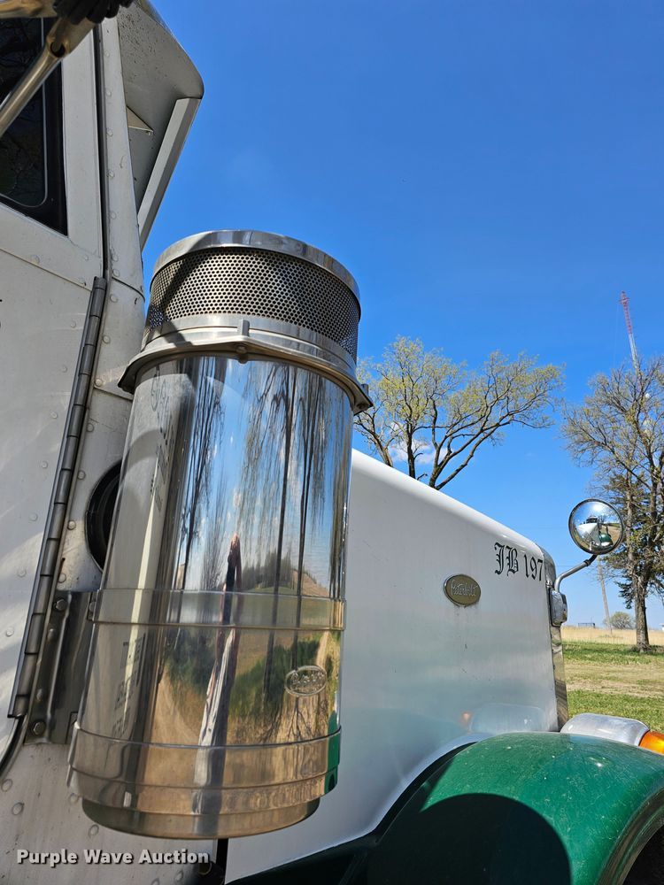 image for item DK1739 1997 Peterbilt 378  semi truck