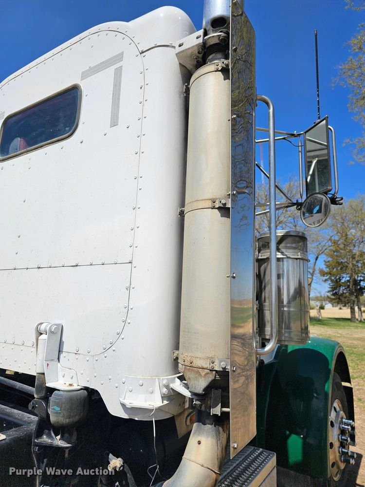 image for item DK1739 1997 Peterbilt 378  semi truck
