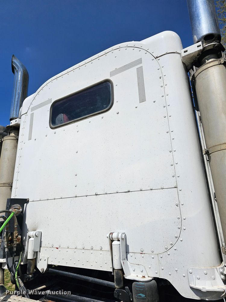 image for item DK1739 1997 Peterbilt 378  semi truck