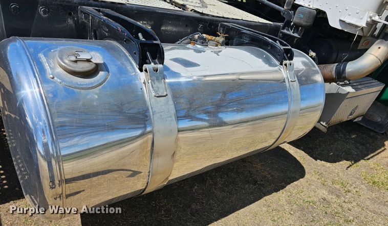 image for item DK1739 1997 Peterbilt 378  semi truck