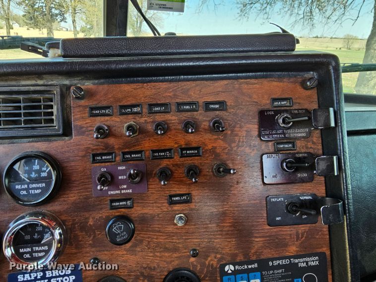 image for item DK1739 1997 Peterbilt 378  semi truck