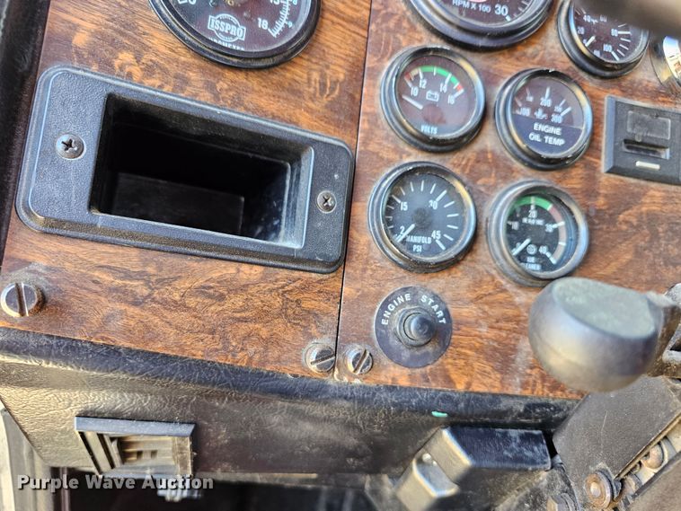 image for item DK1739 1997 Peterbilt 378  semi truck