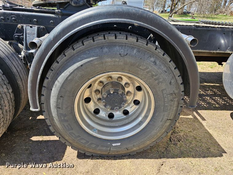 image for item DK1739 1997 Peterbilt 378  semi truck