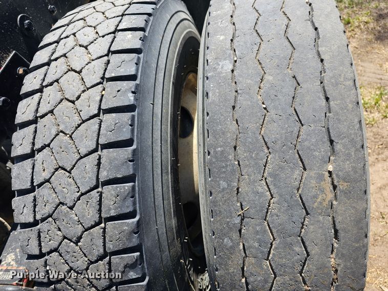 image for item DK1739 1997 Peterbilt 378  semi truck