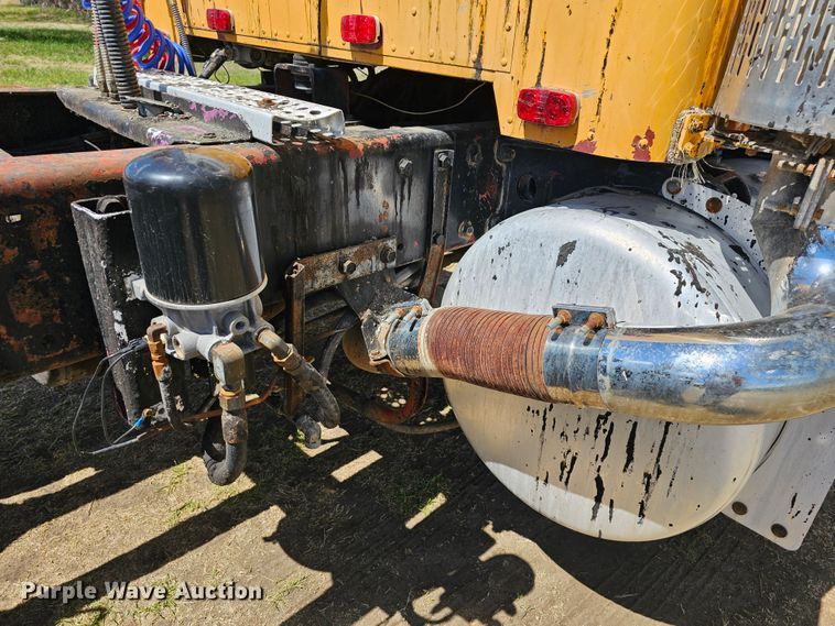 image for item DK1740 1983 Peterbilt 359  semi truck