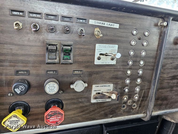 image for item DK1740 1983 Peterbilt 359  semi truck