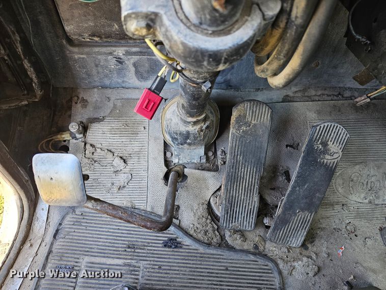 image for item DK1740 1983 Peterbilt 359  semi truck