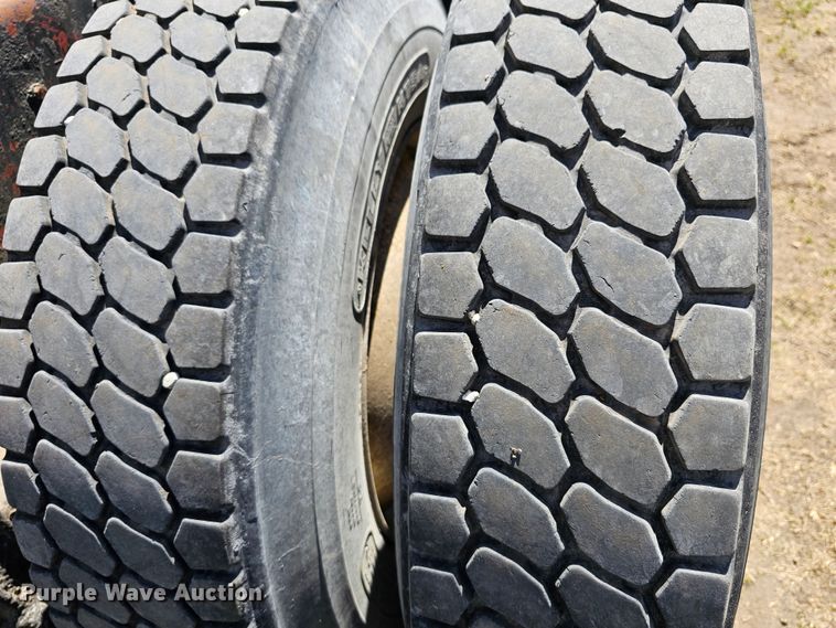 image for item DK1740 1983 Peterbilt 359  semi truck