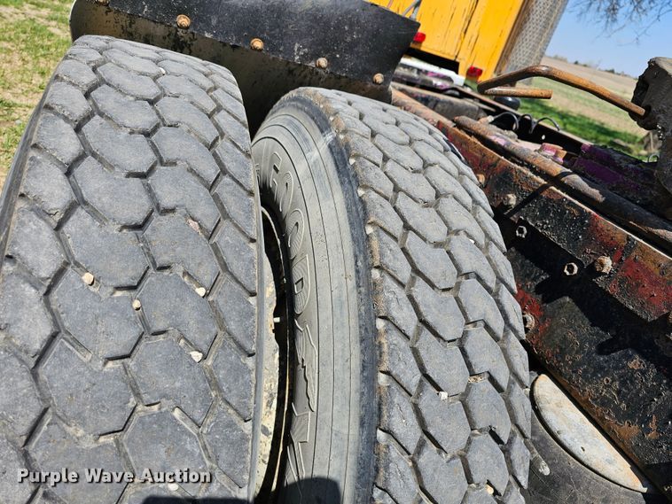 image for item DK1740 1983 Peterbilt 359  semi truck