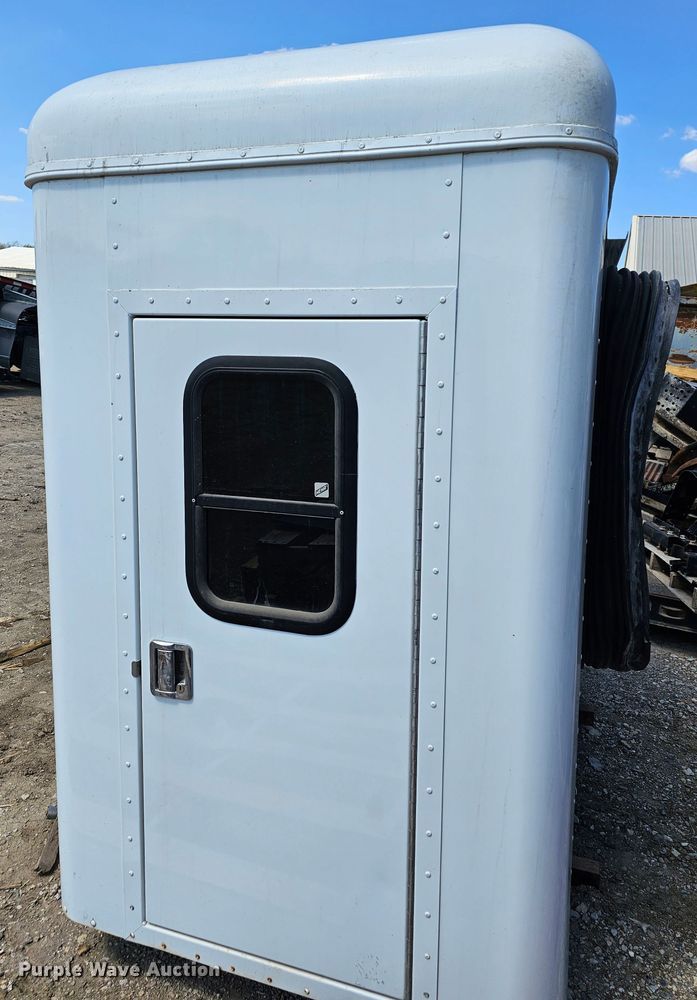 image for item DK1741 Freightliner  sleeper cab