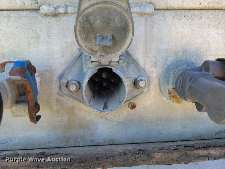 image for item DK5224 2004 Wilson PSDCL-411P  livestock trailer