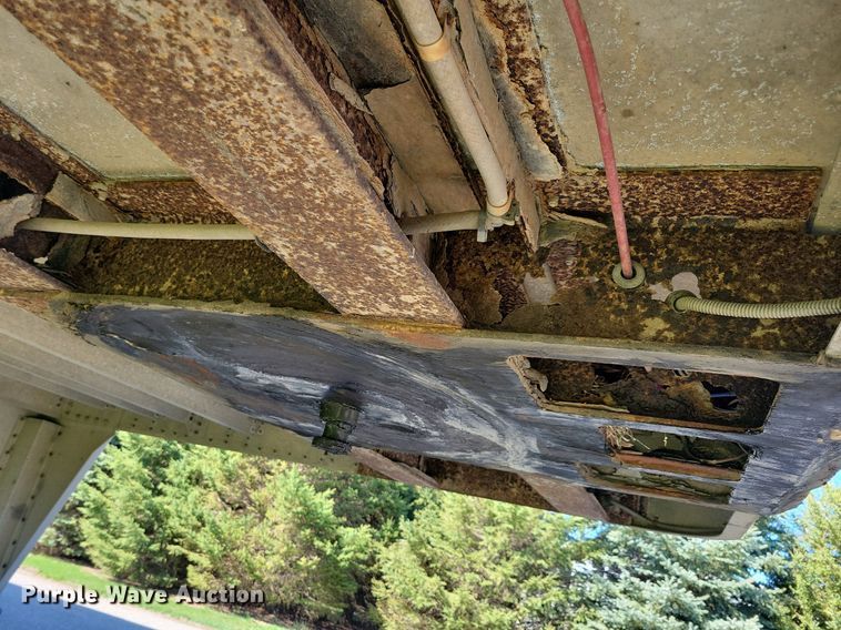 image for item DK5224 2004 Wilson PSDCL-411P  livestock trailer