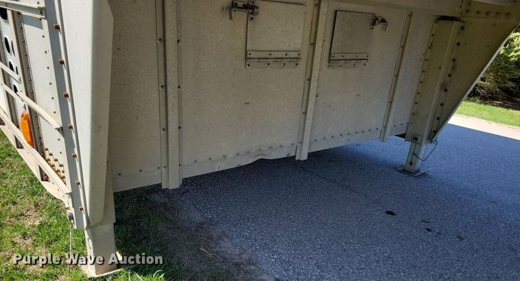 image for item DK5224 2004 Wilson PSDCL-411P  livestock trailer