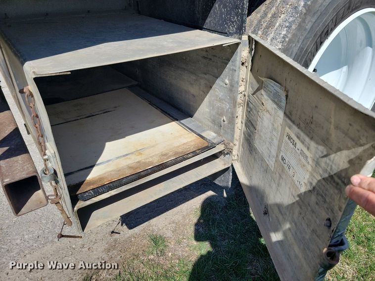 image for item DK5224 2004 Wilson PSDCL-411P  livestock trailer